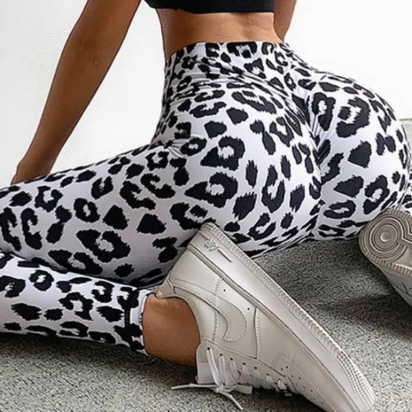 Co-Hosting A Posh Party - READ TO BE CONSIDERED FOR A HOST PICK! - Picture 6 of 16